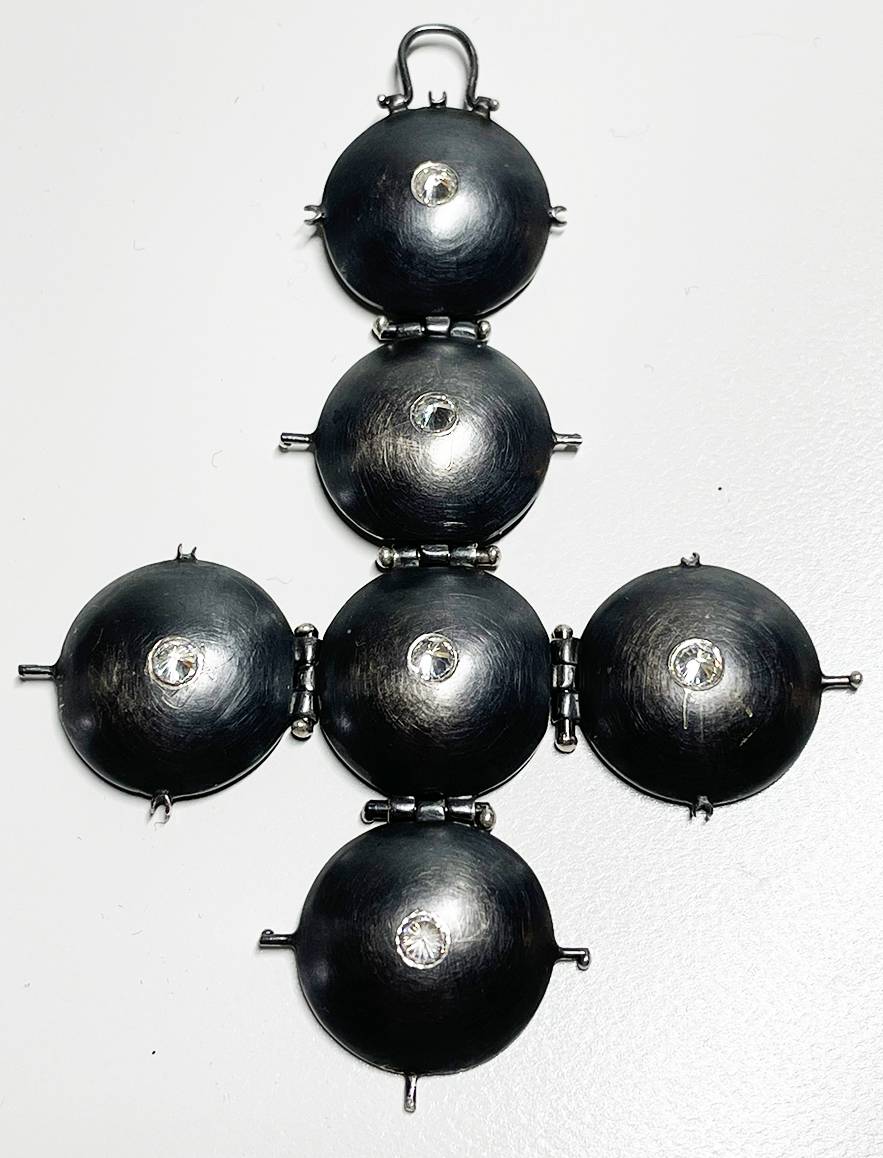 Norsola-Ball-Pendant-open