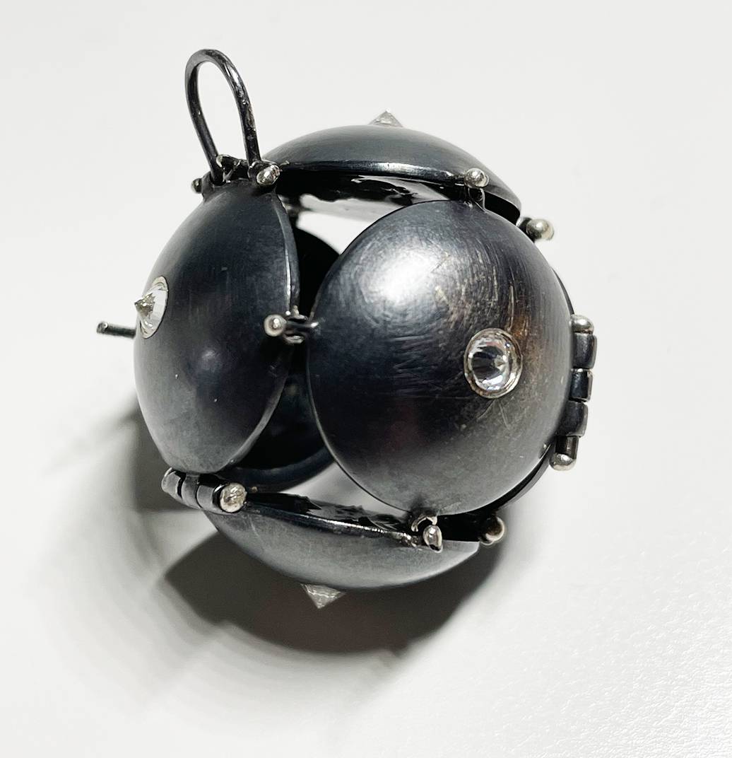 Norsola-Ball-pendant