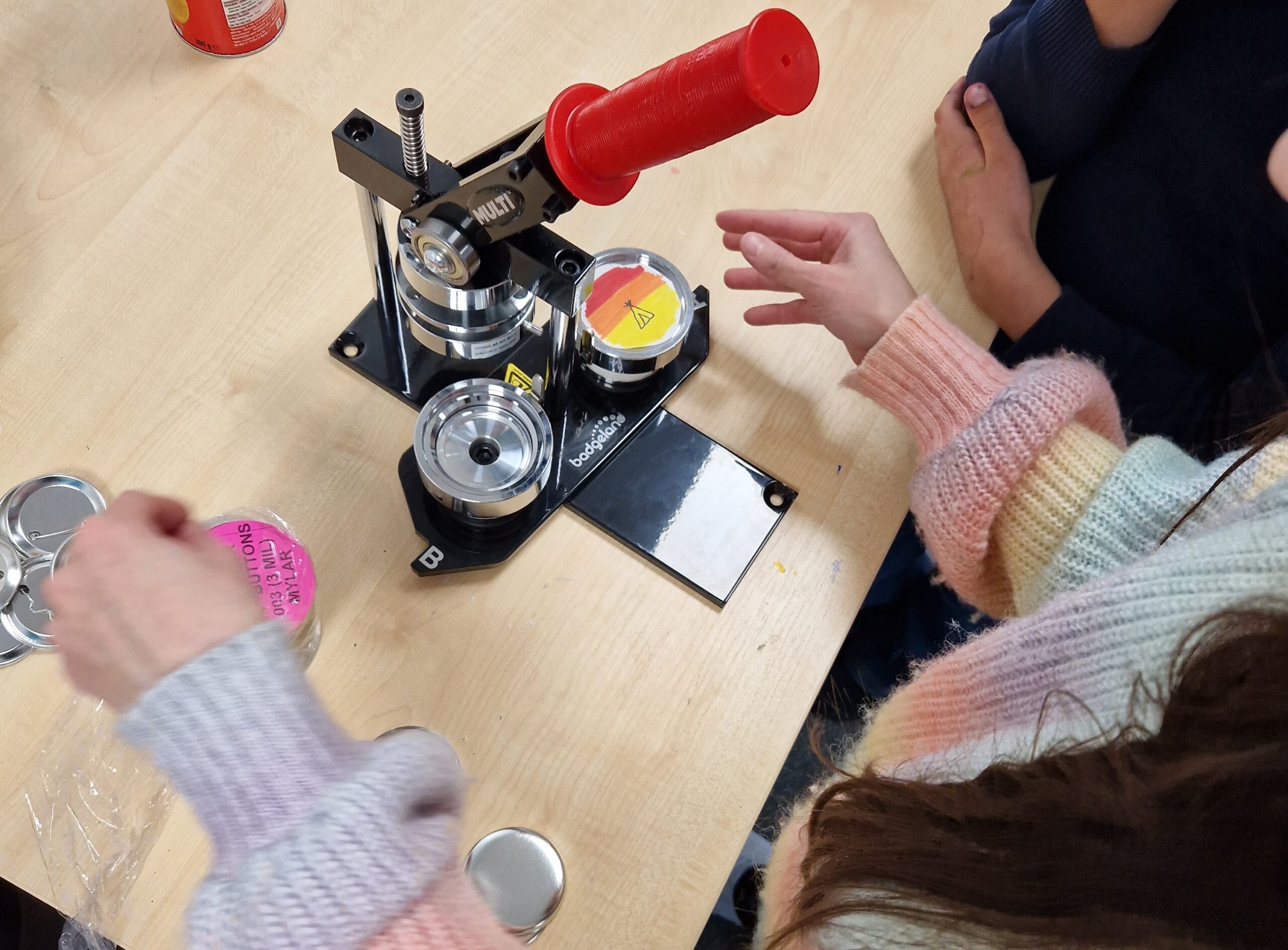 Badge making Art Hive